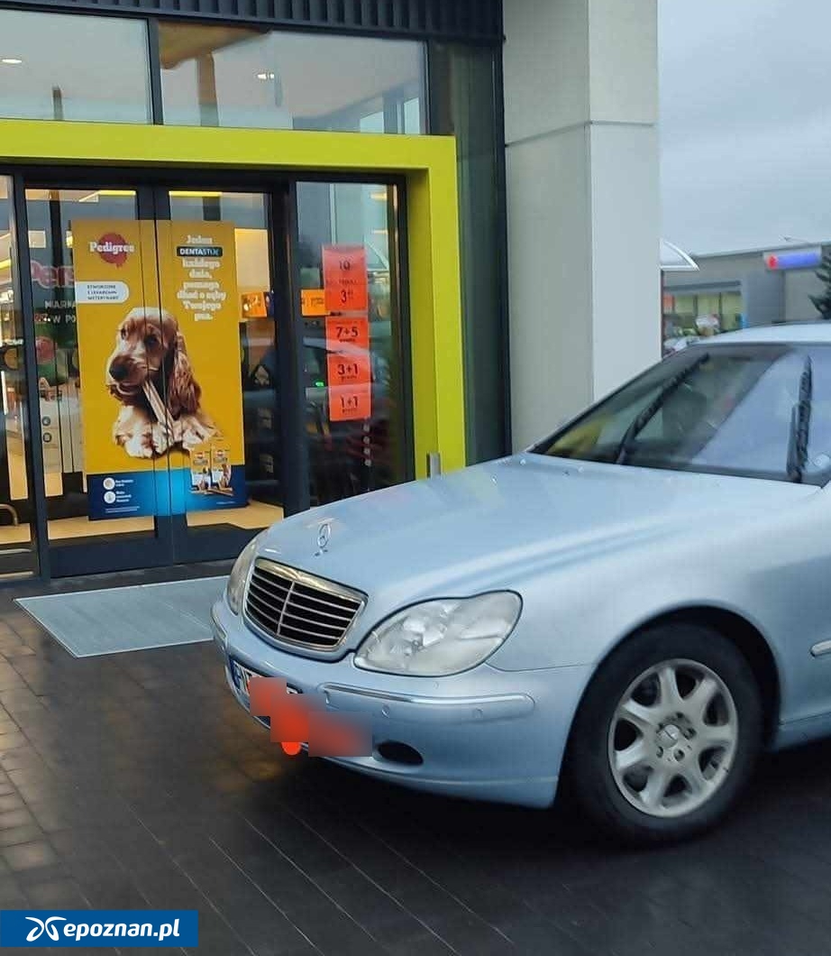 zaparkowalPrzedBiedronka.jpg